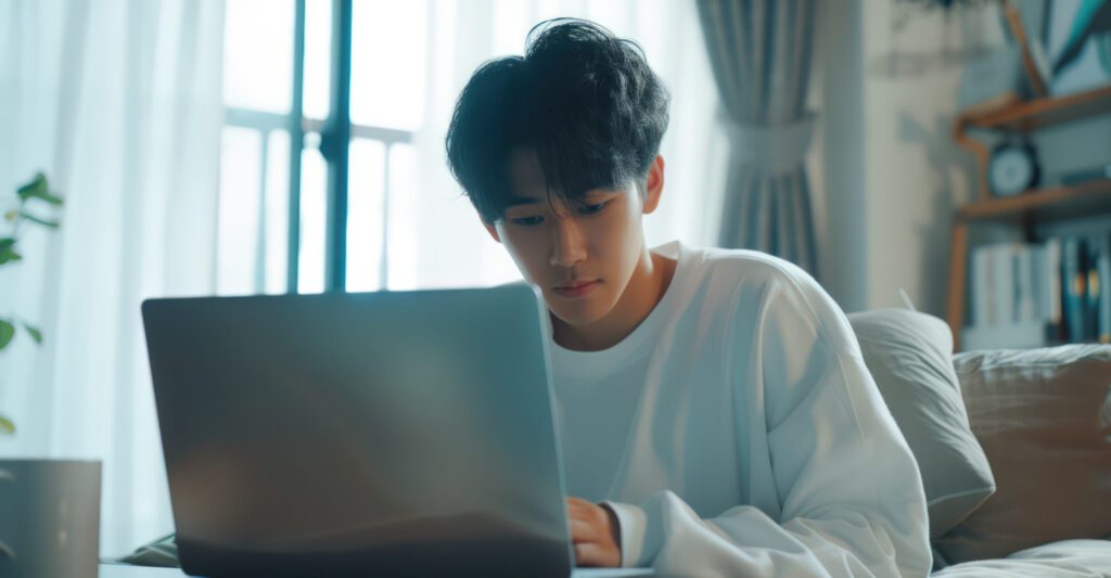 ひとりでの学習が進まず困っている学生が、授業を日々のペースメーカーとして活用し、モチベーションを維持している様子を表した画像。